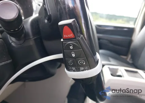 2016 Chrysler Town & Country Touring z USA, uszkodzony, nr VIN 2C4RC1BG3GR166480